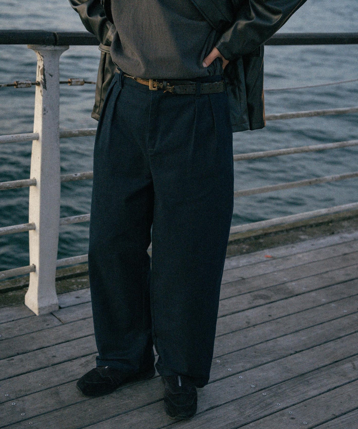 Two tuck wide straight pants/13853